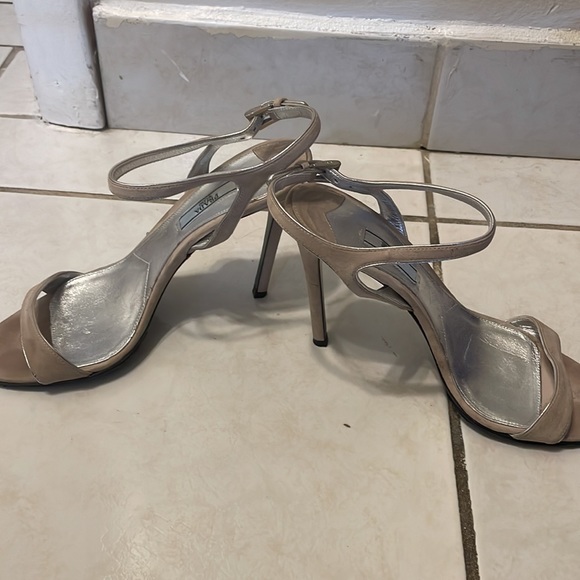 Prada heels - Picture 2 of 4